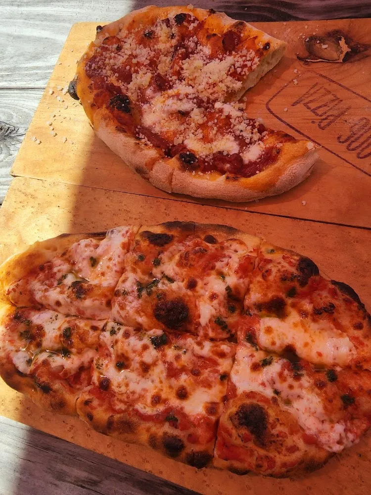 Top Matriciana Pizza Ottom Margherita Pizzab